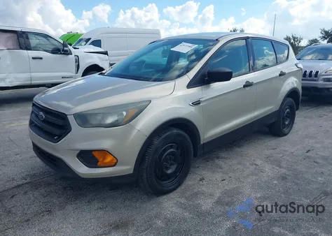 2018 Ford Escape S z USA, uszkodzony, nr VIN 1FMCU0F74JUB36773